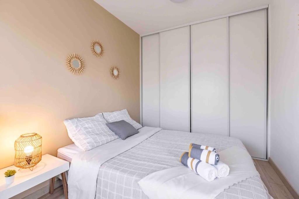 Appartement Avec Parking Et Terrasse Metro 7 Et Paris Вільжуїф Екстер'єр фото